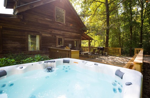 Nineveh Cabin | Rest and rejuvenate in seclusion at Nature's Nest!