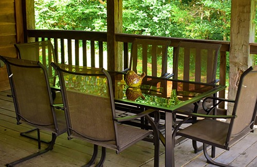 Nineveh Cabin | Rest and rejuvenate in seclusion at Nature's Nest!