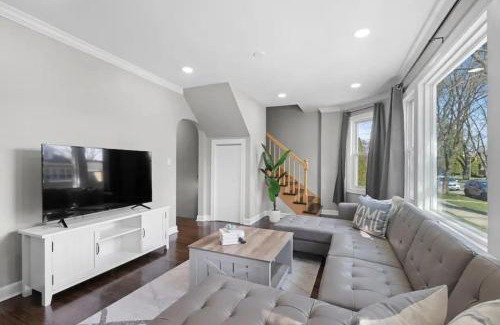 Morton Grove House | Rest and Relaxation with Game Room Morton Grove IL 3 BR House