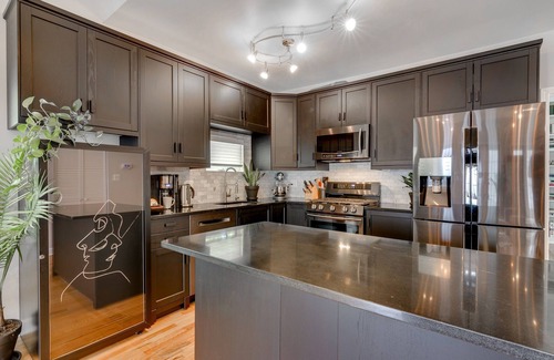 East Village House | Rest Easy in the East Village - Quiet Street Only Steps to Top Restaurants, Bars, and Public Transportation by AllSet Turnover