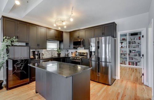 East Village House | Rest Easy in the East Village - Quiet Street Only Steps to Top Restaurants, Bars, and Public Transportation by AllSet Turnover