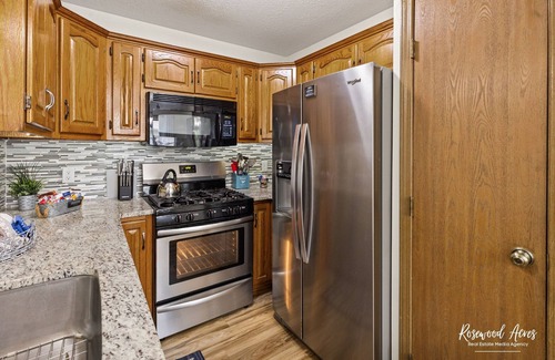 Manteno House | Rest like royalty with two king size beds, one queen bed and one queen air bed.