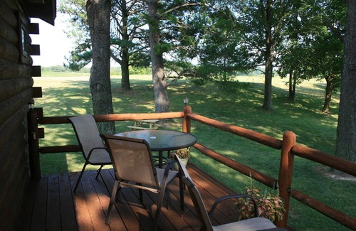 Anna Cabin | Rest, Relax and Renew. Our log cabin experience awaits your arrival.