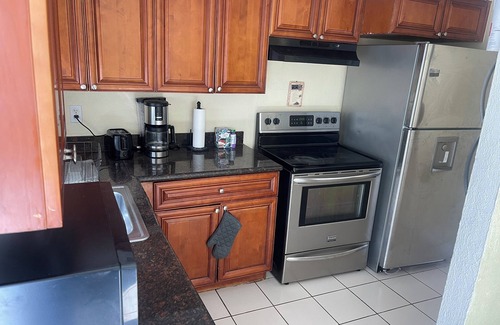 Sunrise Apartment | Rest Up and Relax 2BDRM/King Bed
