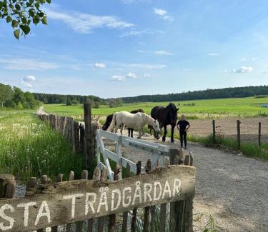 Orsundsbro House | Resta bondgårdshotell