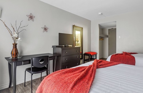 Casselman Hotel | Restauparc Motel - 2 Double Bed & Kitchenette & Private Washroom