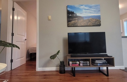 Regional District of Nanaimo House | Restful and Serene ♦ Quiet Neighborhood ♦ Washer/Dryer