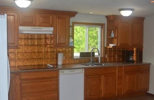Iowa Colony House | Restful large waterside home at Tranquility Oaks Retreat
