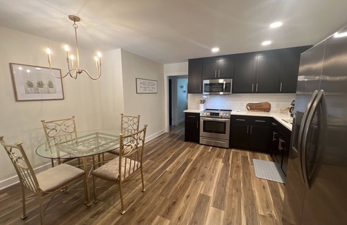 Hickory House | Restful Mid-Mod in the heart of Hickory