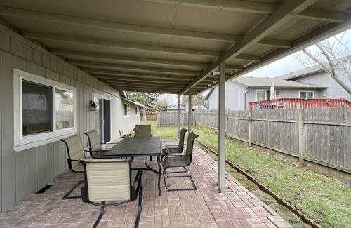 Vancouver House | Restful PNW Ranch close to PDX, dining & shopping