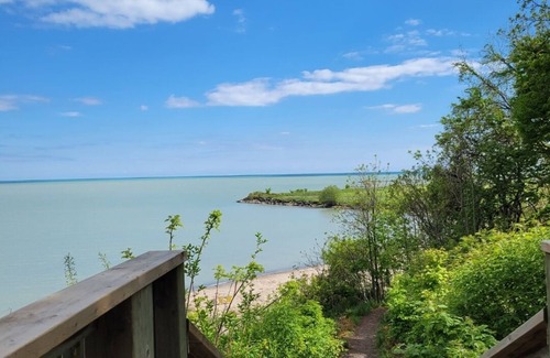 Port Stanley House | Restful Portside Retreat! 2 minute walk to the beach