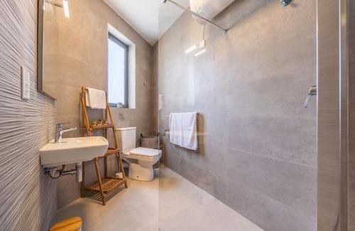Msida Apartment | Restful Retreat Modern apartment & large spaces