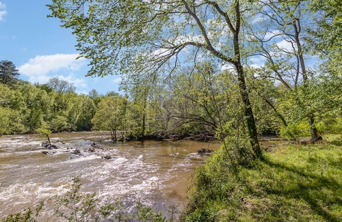 Pittsboro Cabin | Restful River Retreat- Walk to River/Kayak-put in