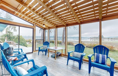 Erlands Point-Kitsap Lake House | Resting Eagle Beach House