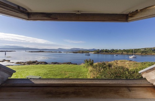 Caherdaniel Cottage | Restored 18C coastguard cottage on the shore of the beautiful Kenmare estuary