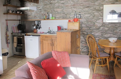 Caherdaniel Cottage | Restored 18C. Coastguard's Cottage on the shore of the beautiful Kenmare Estuary