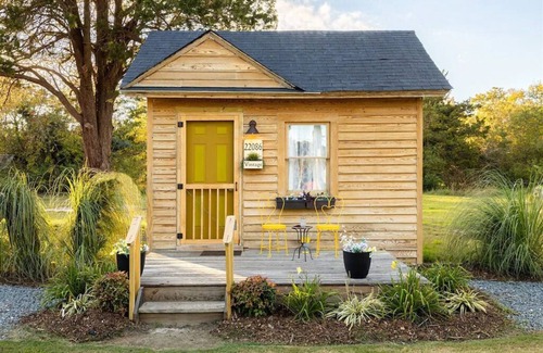 Cape Charles House | Restored 1930’s Tiny Home 3 min to Cape Charles