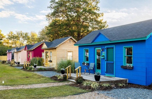 Cape Charles House | Restored 1930’s Tiny Home 3 min to Cape Charles