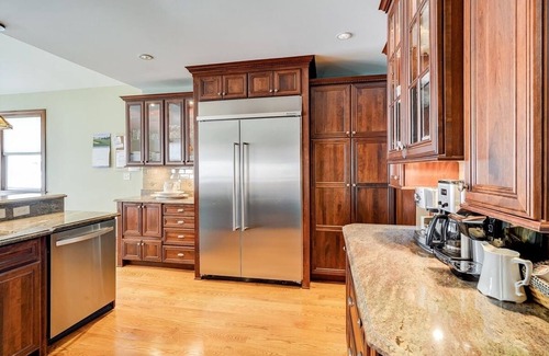 Bradley Beach House | Restored Craftsman (Add'l Carriage House -1309761) Badges, Towels, Linens