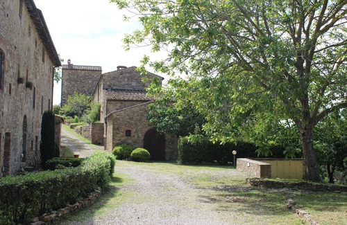 Castellina in Chianti House | Restored farmhouse in heart of chianti with swimming pool and tennis court.