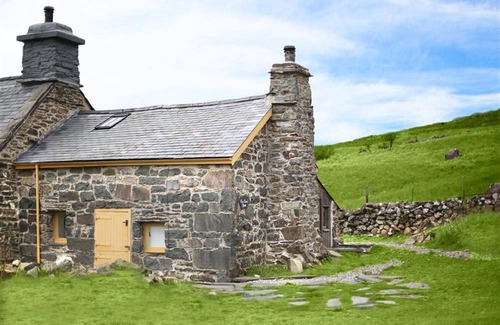 Manod Cottage | Restored Welsh cottage, pet friendly, wood burning stove, walks from the door.