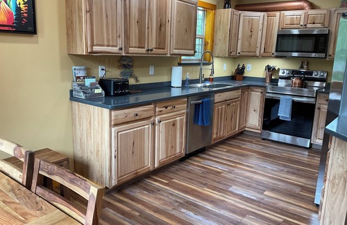 Bear Creek Cabin | Resurrection Peaks Lodge. Lower unit, sleeps 8. Private lot and close to town.