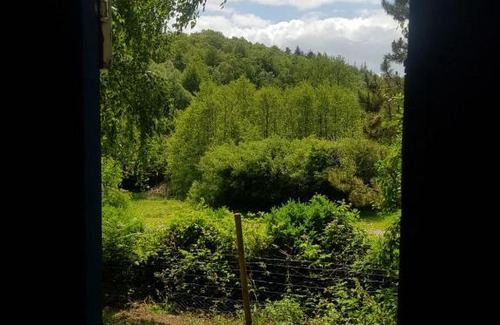 Belle-Isle-en-Terre Other | Retraite rustique en bordure de forêt à la campagne