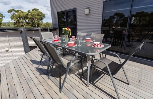 Dolphin Sands House | Retreat 101 your stay for beach & wineries WIFI available