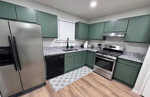 Decatur House | Retreat at Stone Mountain – Cozy 3BR Near Trails, MARTA & Downtown