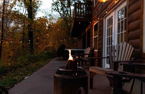 Hallsville Cabin | Retreat at the Cave - Hocking Hills Cabin