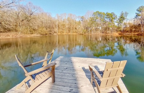Hixson Cottage | Retreat by the water with a hot tub, washer/dryer, and central air-conditioning