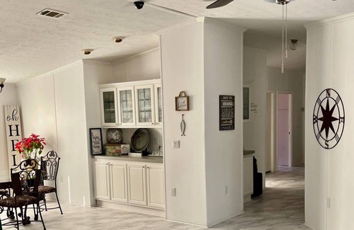 Madison House | Retreat House with 11 beds - 3 min from Blue Springs