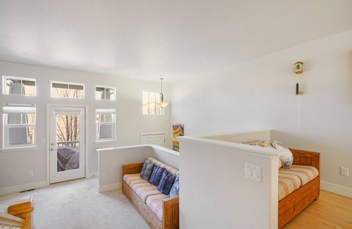 Longmont House | Retreat in quiet open concept townhome - 2 car garage, office,15 min to Boulder