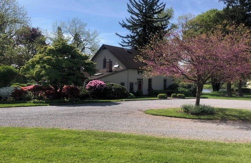 Huntington House | Retreat in special private water front surrounding-45 minutes from Manhattan.