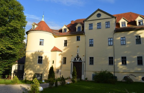 Hummelshain Ski Chalet | Retreat in the castle. with park, tower room, magnificent balcony overlooking the park; barrier-free