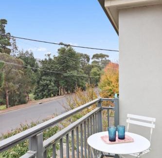 Newtown House | Retreat on Gairloch I Geelong River Hideaway