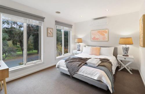 Newtown House | Retreat on Gairloch I Geelong River Hideaway