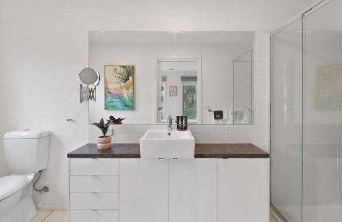 Newtown House | Retreat on Gairloch I Geelong River Hideaway