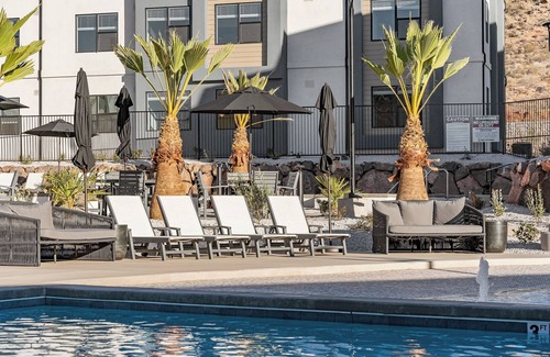 St. George Condo | Retreat to Redrock: Resort Indoor/Outdoor Pool, Basketball + Pickleball, PS5!