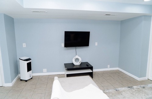 Wynnefield Apartment | Retreat to this harmonious and tranquil apartment in the quiet neighborhood.