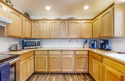 Crescent House | Retreat w/firepit, enclosed yard, kitchen, & W/D