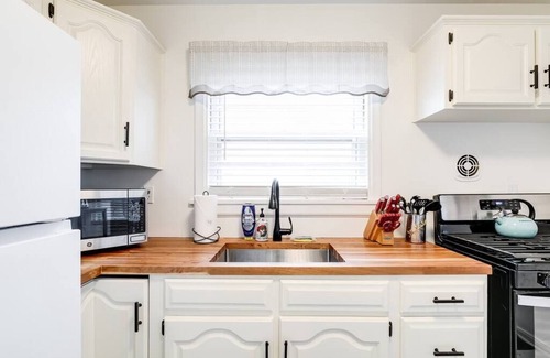 Richmond House | Retreat Zen/3br ranch house/private parking/FIRE-PIT/RF