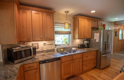West Jefferson Ski Chalet | Retriever Beach - New River-frontage with Your Own Private Beach! Fire Pits - Games and More!