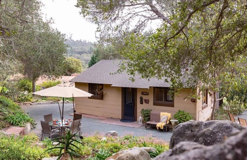 Arroyo Grande House | Retro 1940's Libretto Cottage on 12 Acres