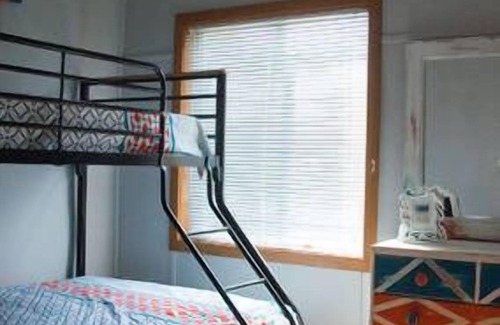 Erowal Bay House | Retro at the Bay - Experience beautiful Jervis Bay
