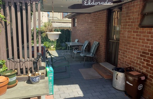 Manhattan Beach House | Retro Beach bungalow