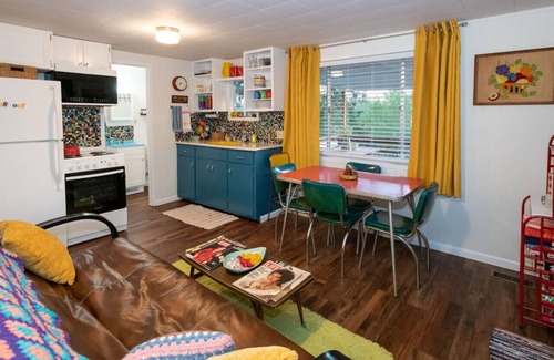 Kimberling City Cabin | Retro Cabin on Table Rock Lake
