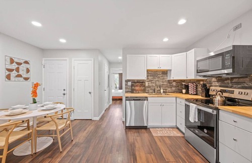Cincinnati Apartment | Retro-Chic 1BR w/King Bed & Prime Location