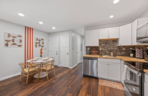 Cincinnati Apartment | Retro-Chic 1BR w/King Bed & Prime Location