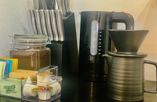 Panguitch Apartment | Retro Chic Bryce Canyon (KITCHENETTE/DOG FRIENDLY)